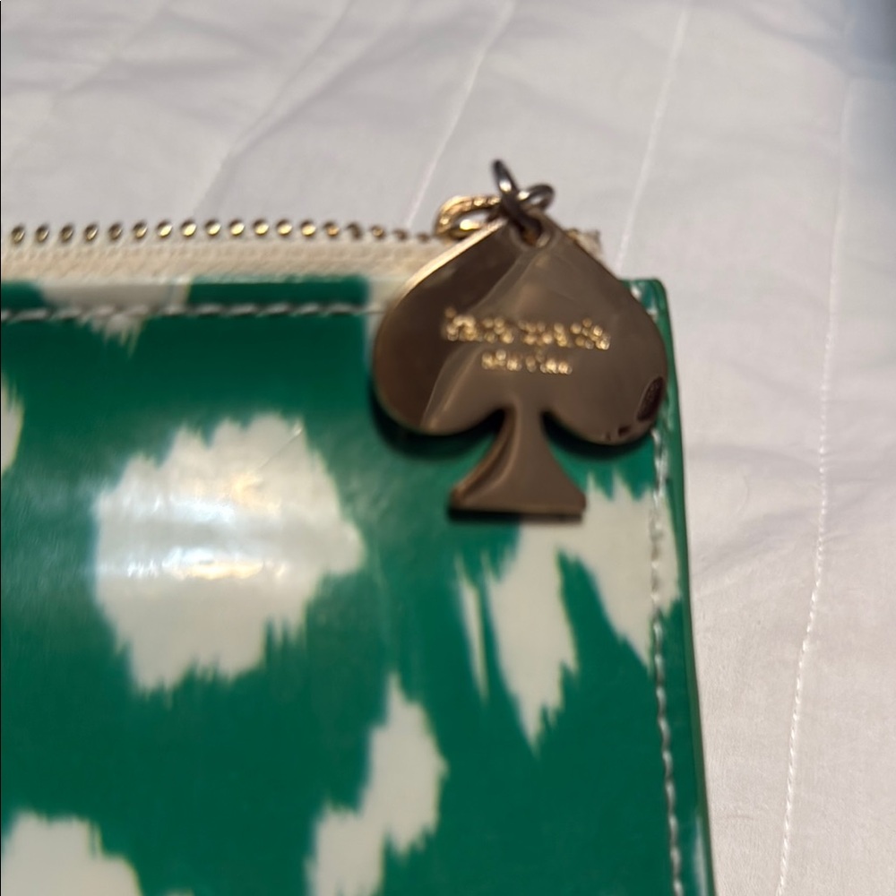 Kate Spade Green and White Patterned Pouch - Picture 2 of 6